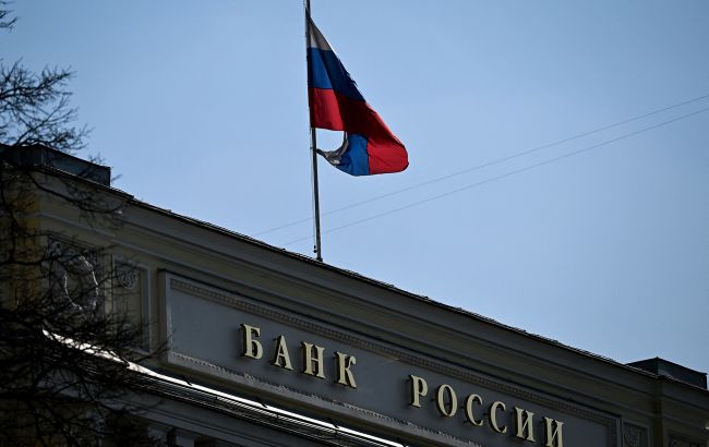 Золото в обмін на юані: санкції змушують Росію розпродавати свої резерви