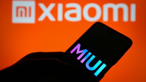 Телефони Xiaomi по всьому світу перетворюються на "цеглу": що трапилось