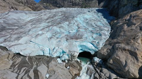 В ледниках Тибета нашли неизвестные вирусы возрастом до 15 тысяч лет