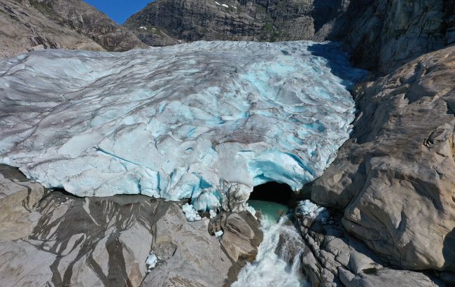 В ледниках Тибета нашли неизвестные вирусы возрастом до 15 тысяч лет
