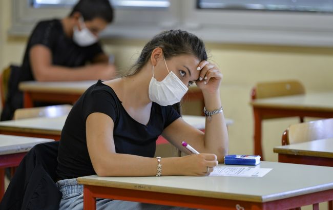 "Бог створив людину і вдихнув в неї життя": підручник з історії для 6 класу здивував українців