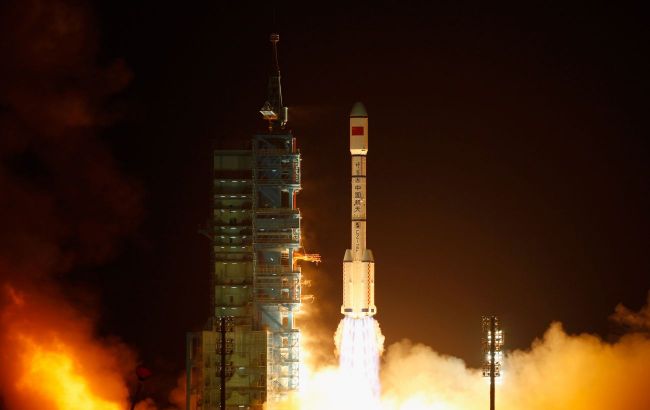 США обвинили Китай в неконтролируемом падении ракеты-носителя