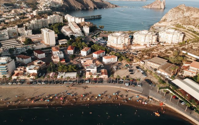 Місто, про яке мовчать туроператори: де у грудні 18 градусів тепла, смачна їжа і безліч розваг