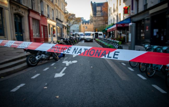 Полиция Парижа открыла огонь по автомобилю: водитель и пассажир убиты, - AFP