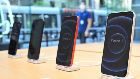 Кардиологи рассказали, чем iPhone 12 опасен для здоровья: мы ошеломлены