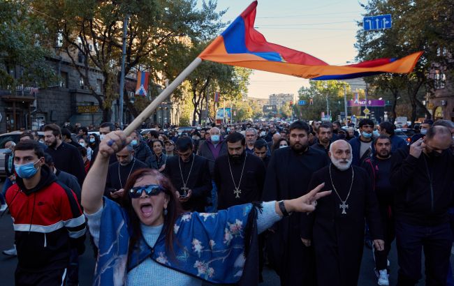 У Вірменії опозиція влаштувала масштабний марш. Вимагають відставки Пашиняна