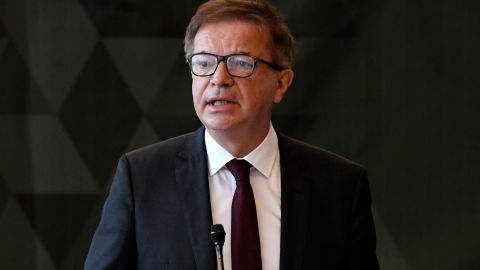 Министр здравоохранения Австрии ушел в отставку: был перегружен работой