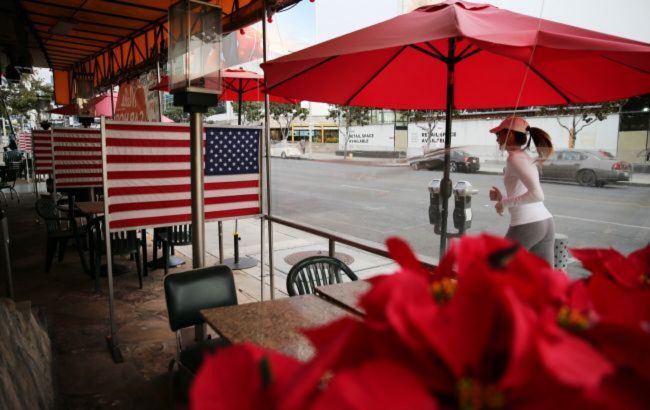 США не знімуть обмеження на поїздки через штам "Дельта"