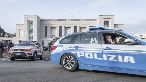 В Італії для поліцейських закупили рожеві маски: Профспілка виступила з протестом