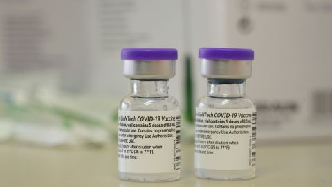 Будут ли вакцинировать переболевших COVID: рекомендации Минздрава