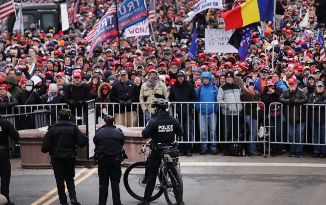 Штурм Капитолия в США: ФБР не обнаружило доказательств сговора сторонников Трампа