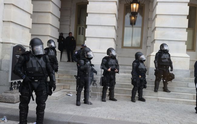Полиция Капитолия заявляет, что здание в безопасности, - CNN
