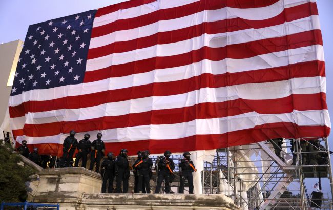 В Вирджинии объявляют чрезвычайное положение. В двух городах вводят комендантский час