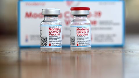 У Японії двоє людей померли після щеплень вакциною Moderna з домішками