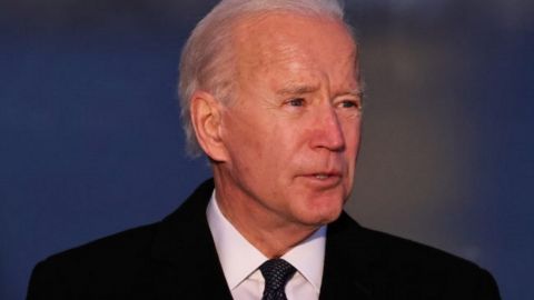 Без локдауна: Байден объявил план защиты американцев от "Омикрона" и "Дельты"