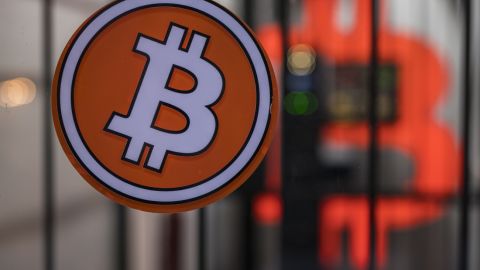 Біткойн впав на 10%. Чому дешевшає криптовалюта, і до чого тут Казахстан