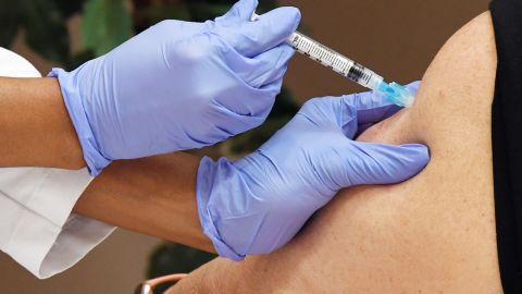 Австралія схвалила четверту вакцину від коронавірусу: можна прищеплювати підлітків