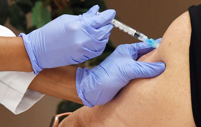 Австралия одобрила четвертую вакцину от коронавируса: можно прививать подростков