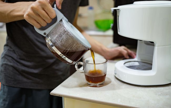 Ось як потрібно очищати кавоварку, щоб напої були ще смачніші