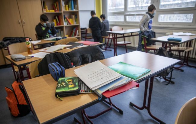 В Украине школьники сидят в холодных классах при +7... +12: родители бьют тревогу