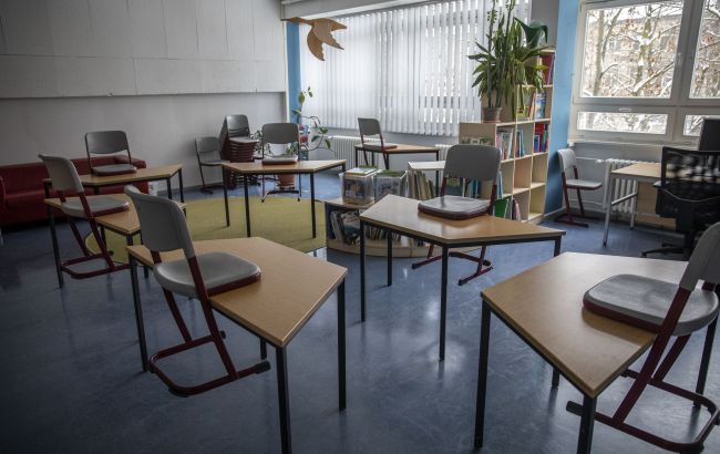 Два города отправляют школы на "дистанционку": в чем причина