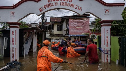 Наводнение в Индонезии и Восточном Тиморе: число жертв приближается к сотне