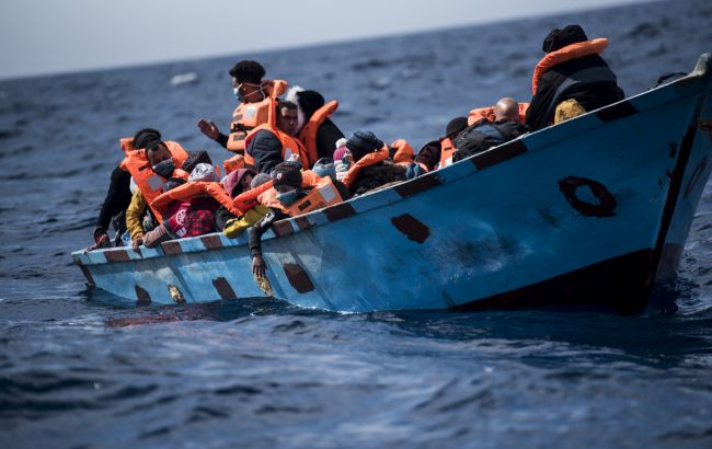 Біля Лівії перевернувся човен з мігрантами: понад 50 загиблих, серед них жінки та діти