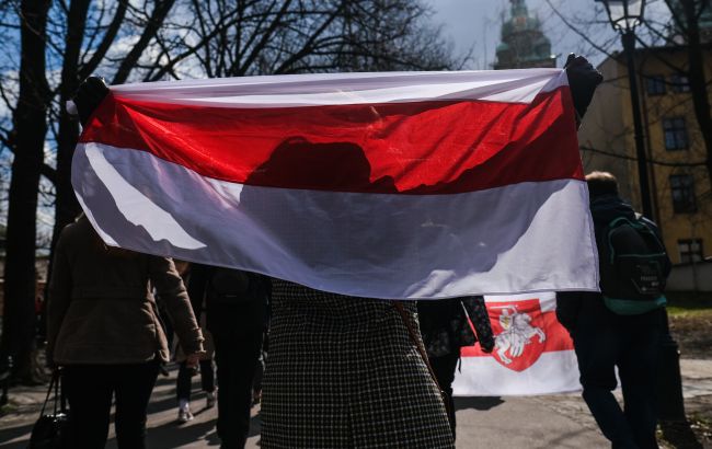 Влада Білорусі має намір віднести біло-червоно-білий прапор до нацистської символіки