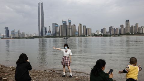 Ограничений почти нет, но есть тотальный контроль: житель Уханя рассказал о ситуации в Китае