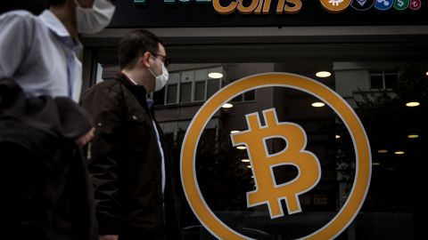 Вперше з серпня 2021 року: вартість біткоіни впала нижче 40 тисяч доларів