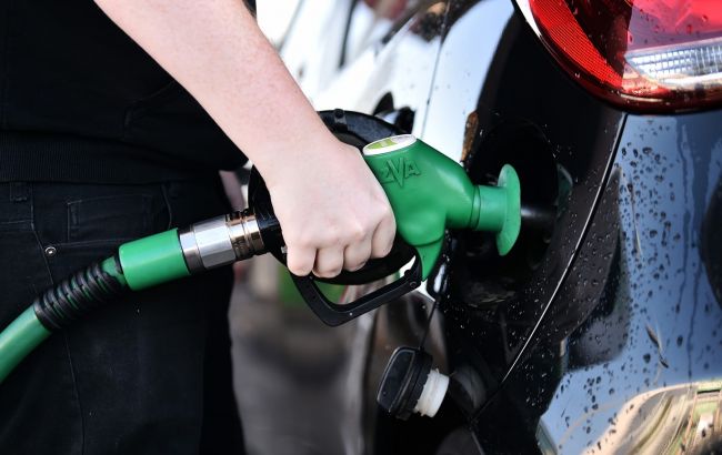 Бензин и дизель подешевели: актуальные цены на АЗС в Украине