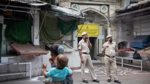 В столице Индии запретили празднование Рождества и Нового года из-за "Омикрона"