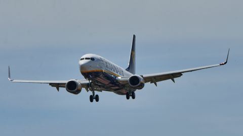 Беларусь назвала "возмутительным" прекращение авиасообщения с Украиной и направила ноту протеста