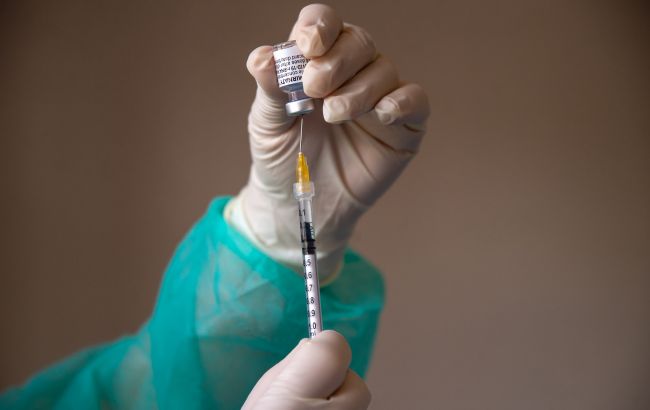 Стало відомо, скільки доз COVID-вакцини Україна отримає від США