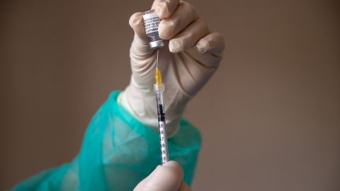 ЕС начинает изучать данные новой потенциальной вакцины от COVID