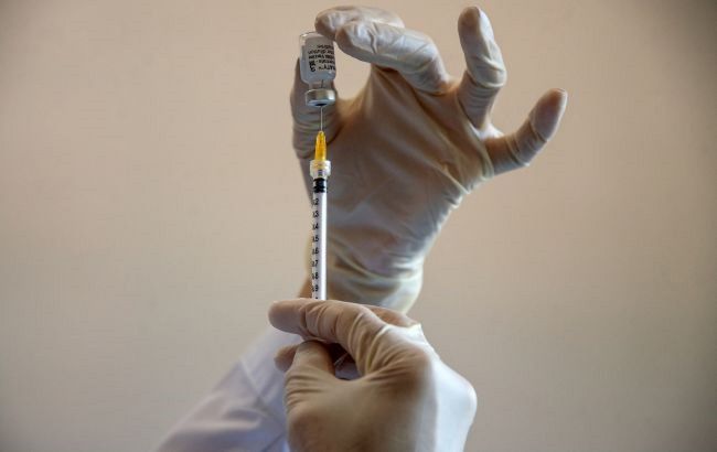 Moderna проводить клінічні випробування COVID-вакцини проти "Омікрону"