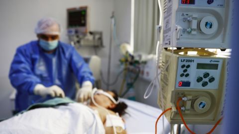 Моторошні фото із COVID-реанімації на Закарпатті: "виживає лише 1 з 10 пацієнтів, під&rsquo;єднаних до ШВЛ"