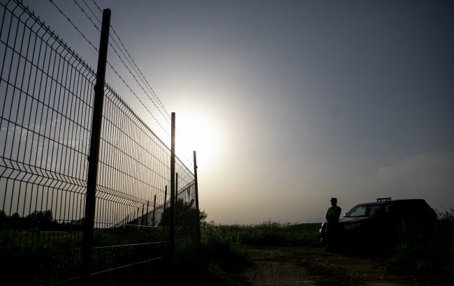 Польша построит двухметровый забор на границе с Беларусью из-за нелегалов