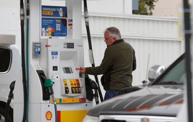 Падение цен на бензин приостановилось, дизель и автогаз дешевеют на АЗС
