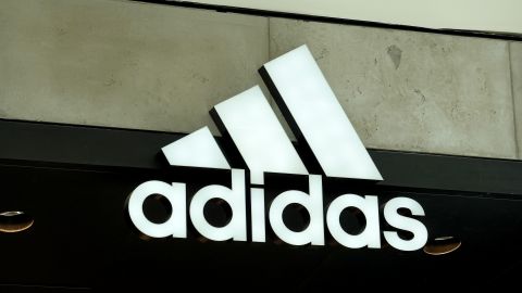Adidas продає бренд Reebok за 2,1 млрд євро