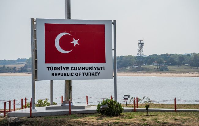В Турции пляж закрыли из-за обнаружения боеприпасов. Часть из них уже удалось извлечь