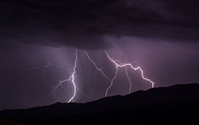 Негода наступає: гроза накриє Київ та область