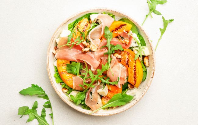 Сочный салат с персиками: идеальный выбор для жаркого дня