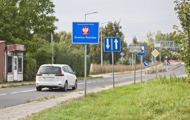 Польша закрывает пункт пропуска на границе с Беларусью из-за ситуации с мигрантами