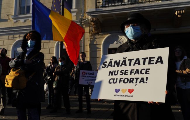 Против ужесточения карантина: в Румынии сотни людей вышли на протест