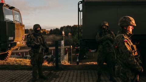 Помогали мигрантам незаконно пересечь границу: в Польше задержали двух украинцев