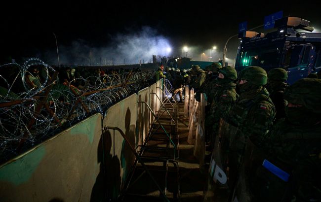 Атака лазером и камнями: белорусские силовики помогли мигрантам прорваться в Польшу