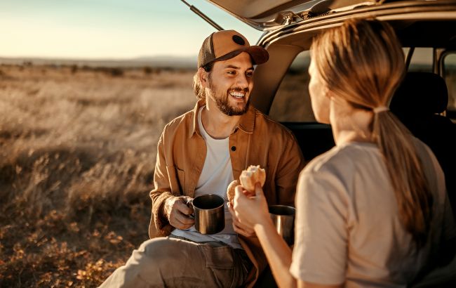 З кавою у дорогу: радимо, як можна приготувати гарячі напої в машині