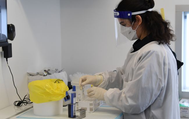 "Коктейль антител" от AstraZeneca оказался эффективным против штамма "Омикрон", - исследование