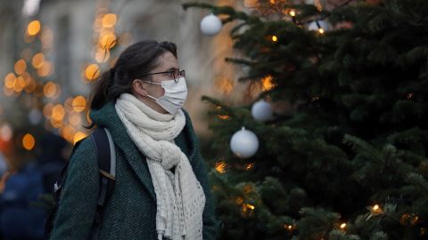 Американцев просят воздержаться от массовых празднований Рождества